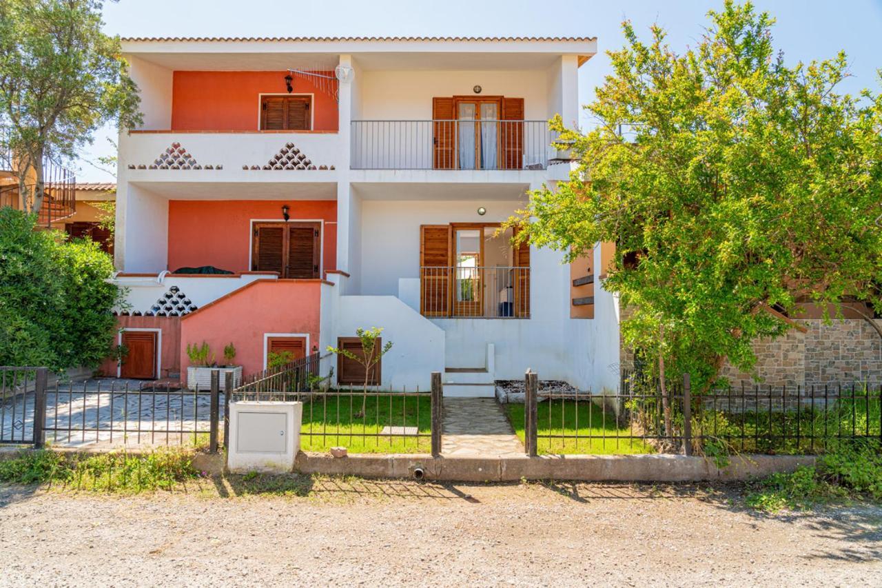 Appartamento Residenziale Trilocale 6 Posti Letto Via Oristano San Teodoro  Exterior foto
